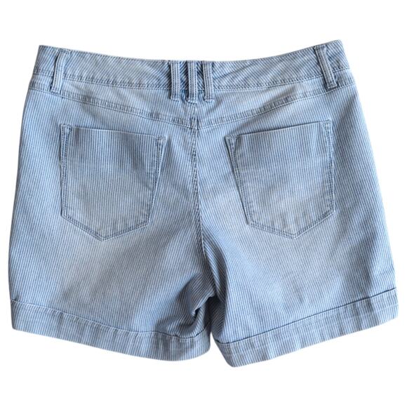 Vintage Gloria Vanderbilt Denim Shorts, Size 6P, Vertical Striped Design - Picture 5 of 6